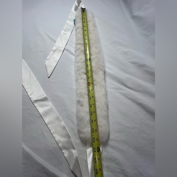 NWT BETMAR New York faux fur neck warmer winter white scarf - Picture 7 of 11